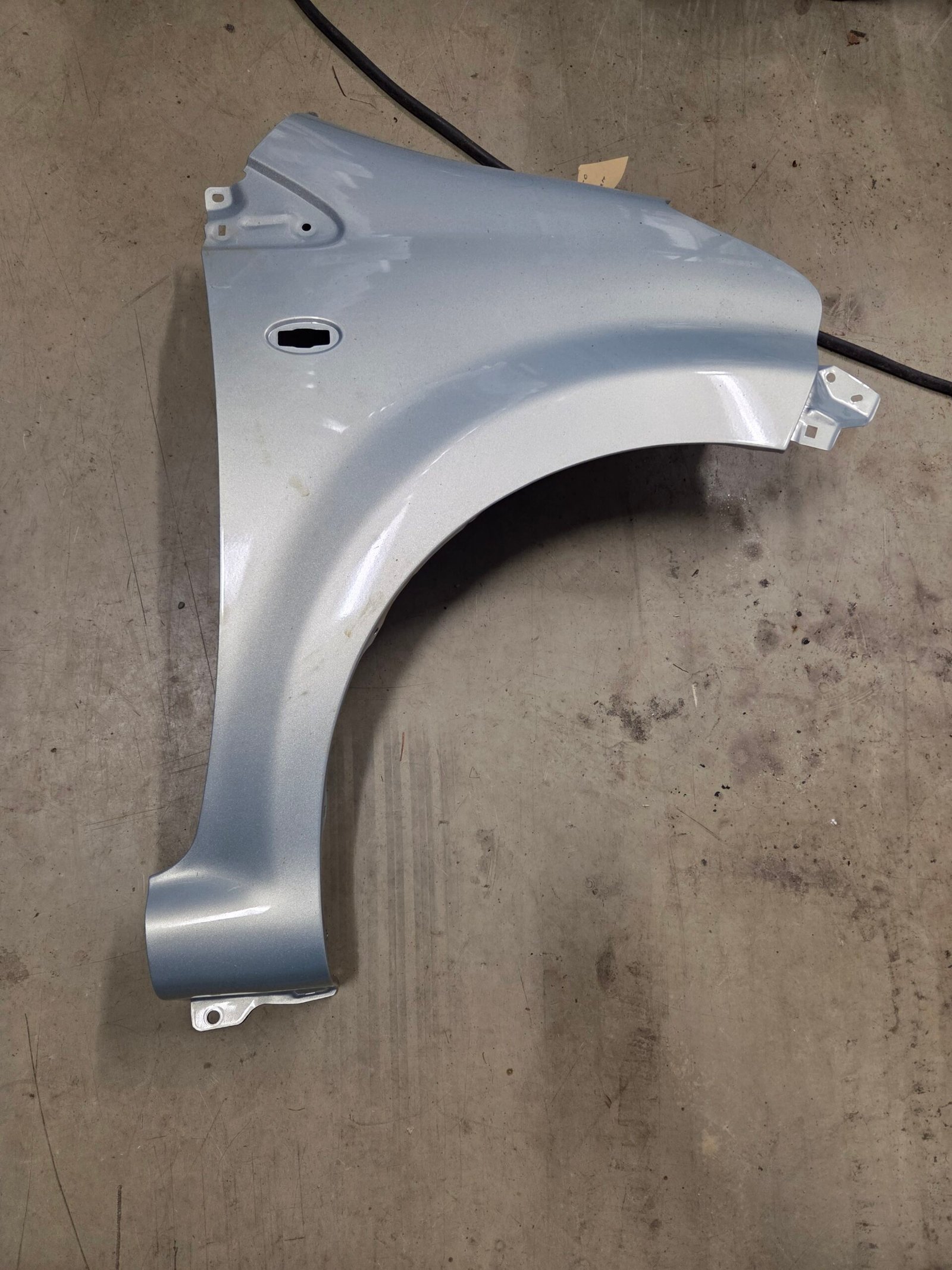 Voorspatbord rechts Aygo 2006-2014 Aygo Voorspatbord rechts grijs 2006-2014 - Afbeelding 1