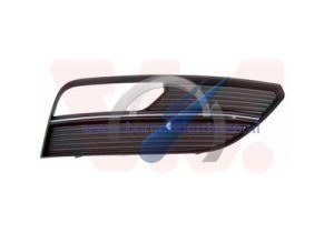 A3 Right fog lamp cover open with chrome trim